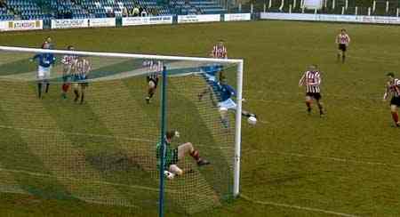 [Hawke misses from the rebound]